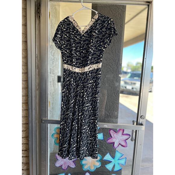 90s Liz Claiborne Rayon Day Dress: Navy Shoe Print, Size 6 - Picture 4 of 4